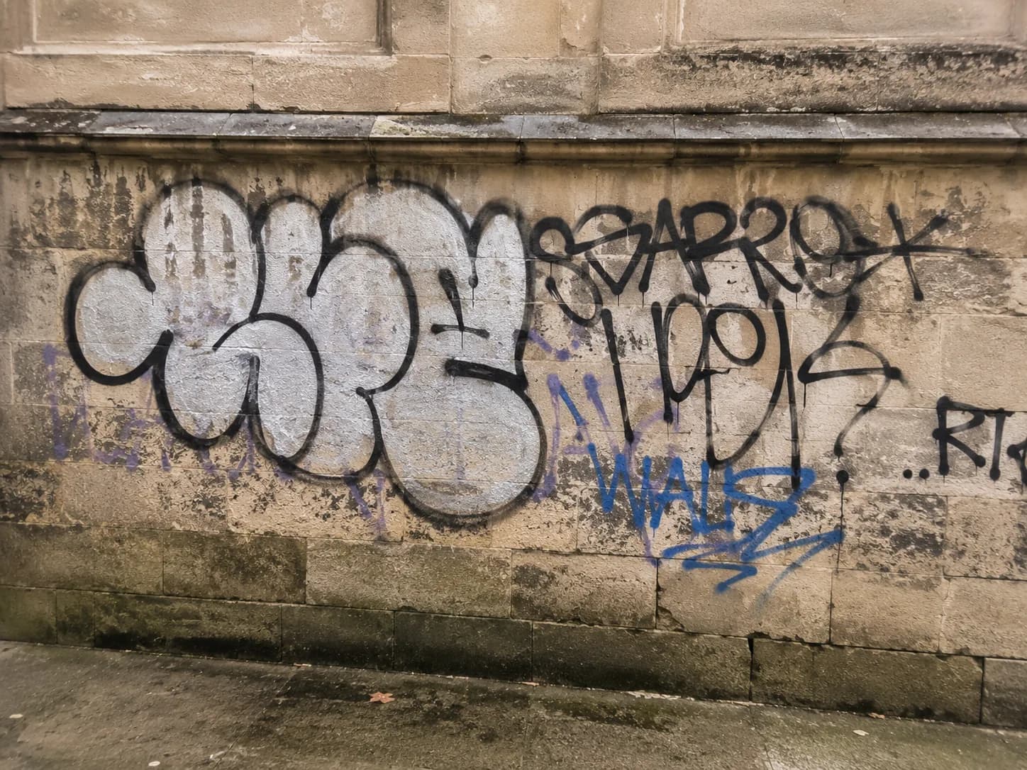 Retrait de Graffitis & Dépollution de l'Espace Public